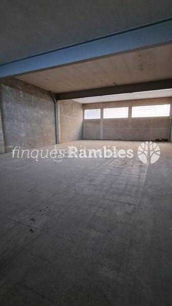 Foto a39ed444-92d6-403b-9523-2f8ab3fef0ce. Edificio solar amb edifici ideal per inversió en construcció en Igualada