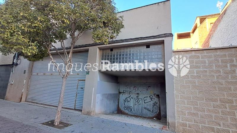 Foto b563adba-224c-4f3c-9461-625f0605fafb. Edificio solar amb edifici ideal per inversió en construcció en Igualada