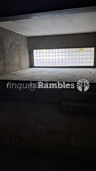 Foto b668baee-dee8-4395-94d8-e7cdb8651c41. Edificio solar amb edifici ideal per inversió en construcció en Igualada