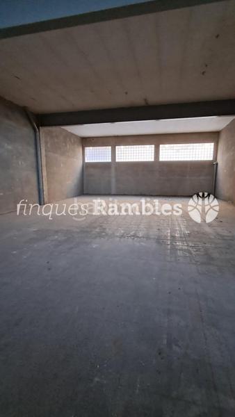 Foto ceb2b4dc-0fb3-487f-bdeb-e9632220d1be. Edificio solar amb edifici ideal per inversió en construcció en Igualada