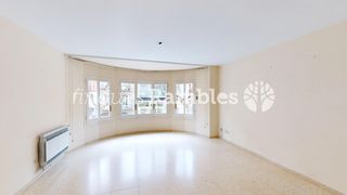 Pis a Centre. Pis a la rambla sant isidre amb garatge