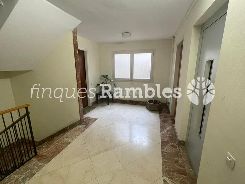 Foto ded75333-8d85-4562-aaaa-f8cdaee7b1fd. Pis amb calefacció aparcament a Centre Igualada