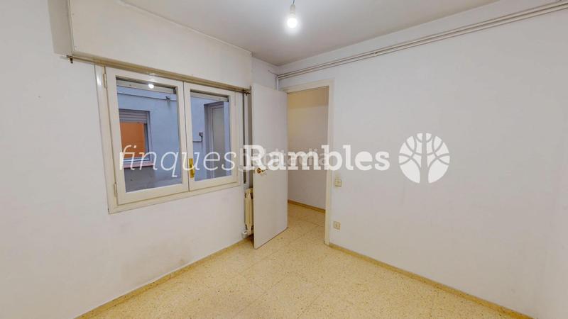 Foto e12b4ac3-c190-43b1-957b-fb7365418a3e. Pis amb calefacció aparcament a Centre Igualada