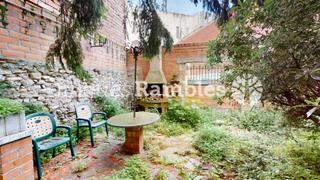 Casa a Poble Sec. Casa amb jardí el poble sec