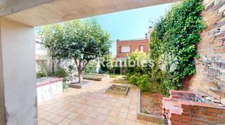 House in Poble Sec. Casa amb jard al poble sec