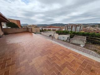 Piso en Poble Sec. Amplio piso en igualada