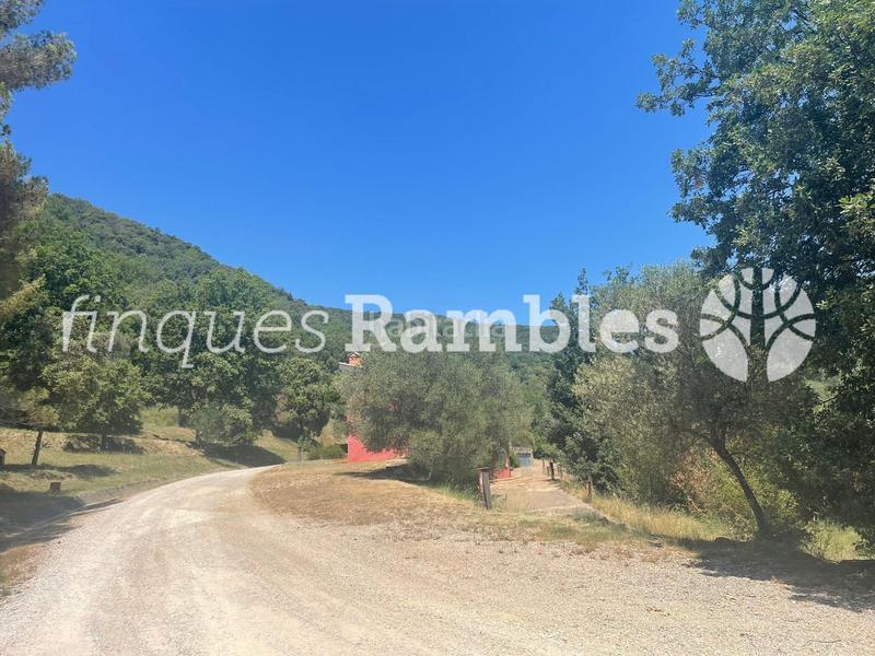 Foto e9384de4-b3c7-4a6c-8b1c-45b2b418c203. Casa finca exclusiva en la garrotxa 46 hectáreas de naturaleza y tranquilidad en Mieres