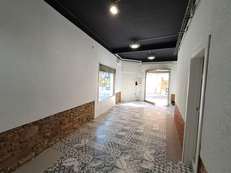 Foto cc0c8f22-a49b-4a41-981e-626716fc6793. Alquiler local comercial local en lloguer centre en Igualada