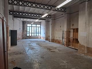 Lloguer Local Comercial a Centre. Local  nau zona rec