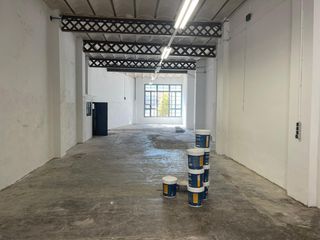 Lloguer Local Comercial a Centre. Local  nau zona rec