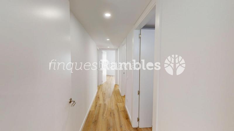 Foto 3b1a6831-c2e9-4032-8209-9c090f7e9c30. Piso promoció dobra nova a la plaça del rei en Centre Igualada