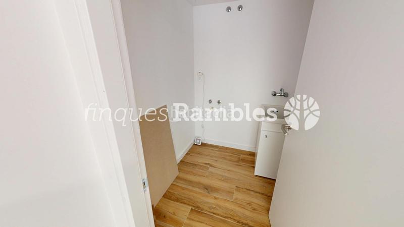 Foto 5e6b2f73-521b-4063-989f-135d5a646f25. Piso promoció dobra nova a la plaça del rei en Centre Igualada