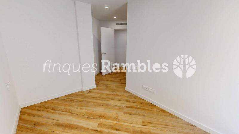 Foto 6a39f17e-b828-4ca4-af7a-11ee4dae9ad4. Piso promoció dobra nova a la plaça del rei en Centre Igualada