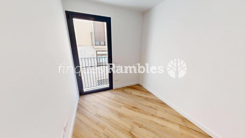 Foto 7e4ccdd7-d0ef-4833-9bb5-ea4b55620d5f. Piso promoció dobra nova a la plaça del rei en Centre Igualada