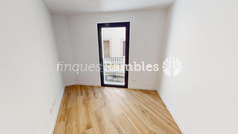 Foto f5aa3447-db5e-454a-9b24-fc5912d5622e. Piso promoció dobra nova a la plaça del rei en Centre Igualada