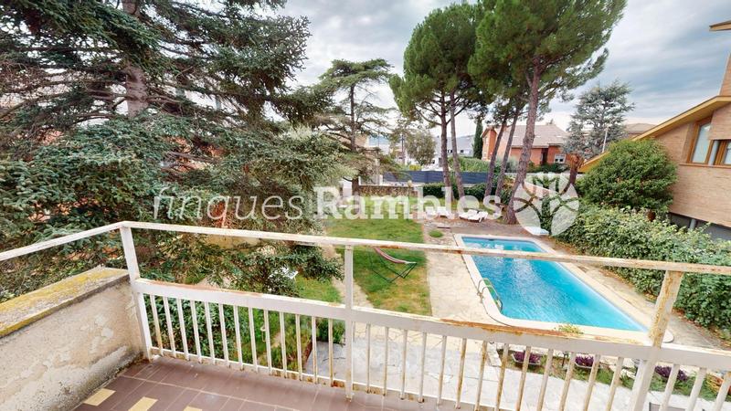 Foto 150ce9c7-1b6d-4c4e-821b-7b58af57d68a. Casa preciosa torre amb gran jardí i piscina a set camins en Igualada
