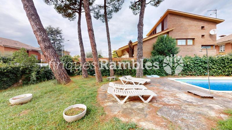 Foto 46f004d0-4507-4616-8bf9-01fcc03e620b. Casa preciosa torre amb gran jardí i piscina a set camins en Igualada