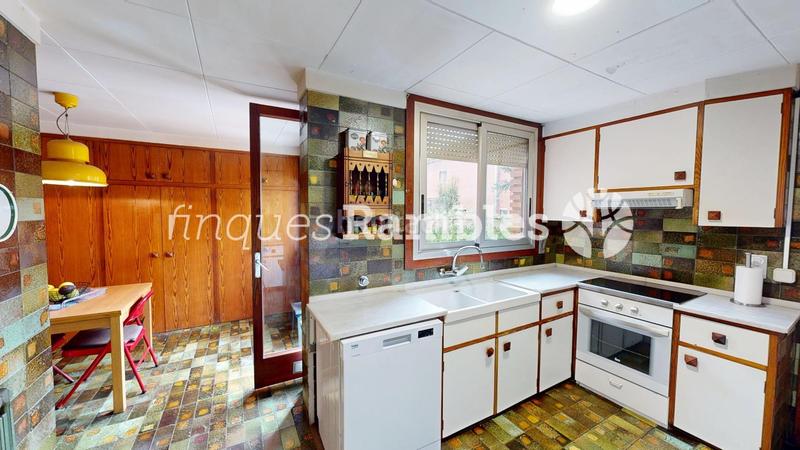 Foto 6202cb65-75af-4057-a4d5-ebb147b2d184. Casa preciosa torre amb gran jardí i piscina a set camins en Igualada