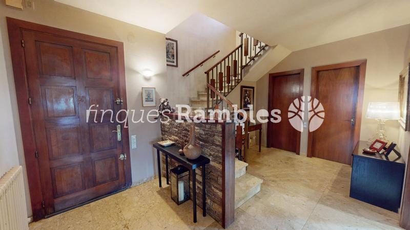 Foto 72940d78-f1d4-48d6-a934-864ee7d6571e. Casa preciosa torre amb gran jardí i piscina a set camins en Igualada