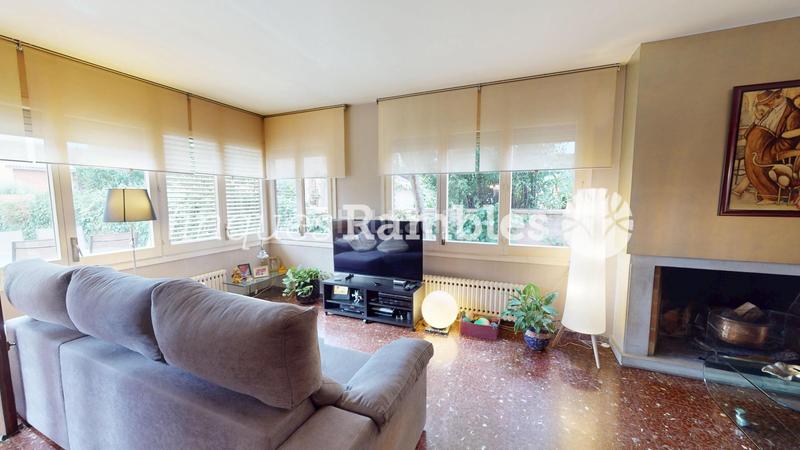 Foto a3e28d59-e6c8-42f8-b61e-5d534cccdd6d. Casa preciosa torre amb gran jardí i piscina a set camins en Igualada