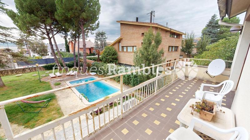 Foto d561b53a-2d83-4044-b70e-bb029e760749. Casa preciosa torre amb gran jardí i piscina a set camins en Igualada