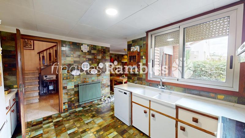 Foto f3ce07a6-bf36-4345-9aef-2a0ea3c030c1. Casa preciosa torre amb gran jardí i piscina a set camins en Igualada