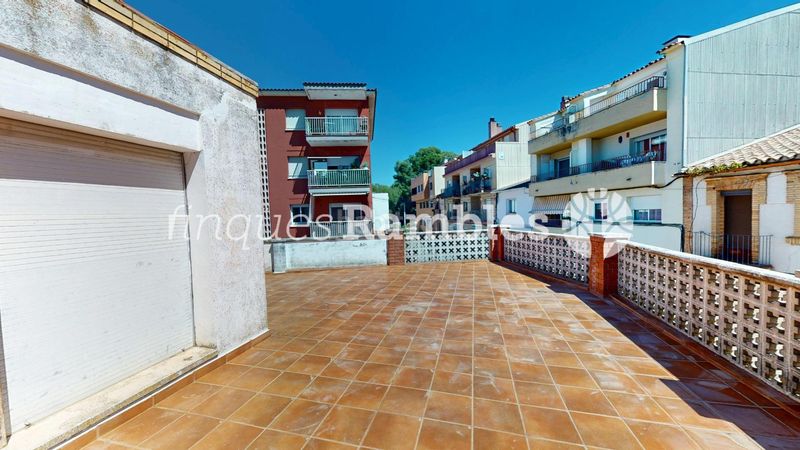 Foto 4e04dc29-f82c-4614-827f-055ca89b2bde. Casa amb aparcament a Masquefa