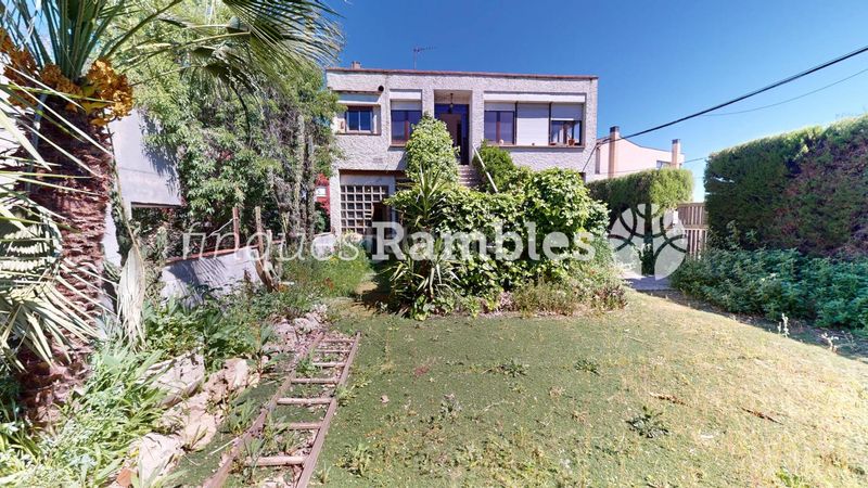 Foto 667b20da-4e0c-4daf-8e79-84215f7282b9. Casa amb aparcament a Masquefa