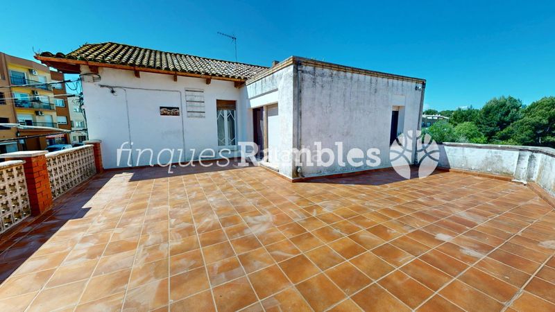 Foto 6e9dad17-0419-4fa4-877a-08f5691f7b0e. Casa amb aparcament a Masquefa