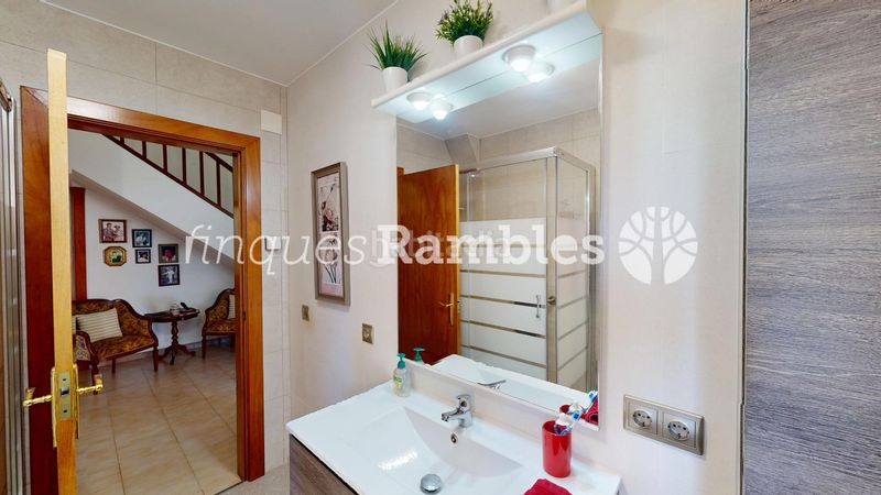Foto 9233f909-d258-44a2-8c6d-02dbe8a2495b. Casa amb calefacció aparcament a Capellades