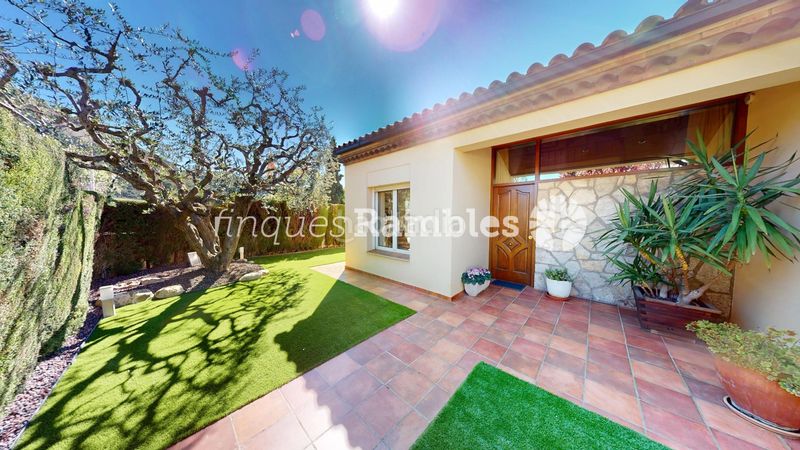 Foto ba1a1666-4307-4bd3-b725-f3bd11943e8b. Casa amb calefacció aparcament a Capellades