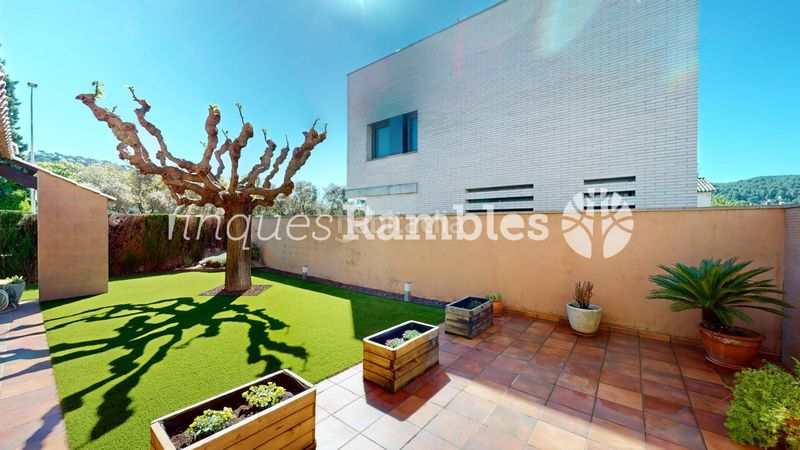 Foto f60e718f-01b3-4c5d-93be-472362c00acf. Casa amb calefacció aparcament a Capellades