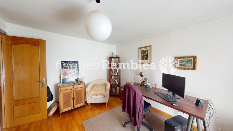 Foto 1385f9a8-0f94-4c6b-b498-c44510993d1e. House with parking in Centre Igualada