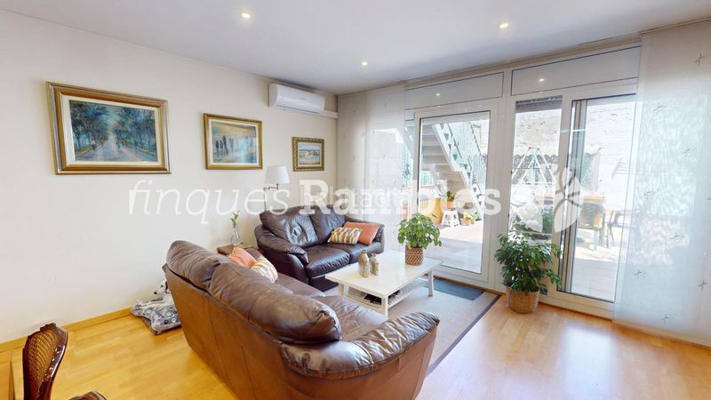 Foto 5ac81644-e626-4b67-b916-29000a413887. House with parking in Centre Igualada