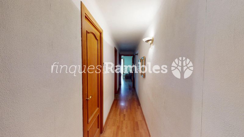 Foto 83aec099-eb08-4d14-b1b8-04883d38222f. House with parking in Centre Igualada