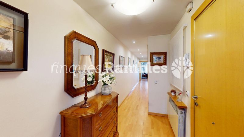Foto ac78c6fe-d534-46b9-8358-b5d240d42f4e. House with parking in Centre Igualada