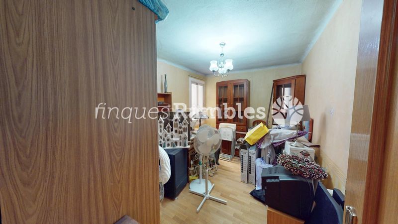 Foto b2adfb50-de7a-4233-b308-8eac53dd4593. House with parking in Centre Igualada