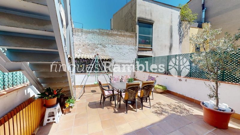 Foto c861fa1f-f016-4ecc-bcbf-ac616fcb9e3c. House with parking in Centre Igualada