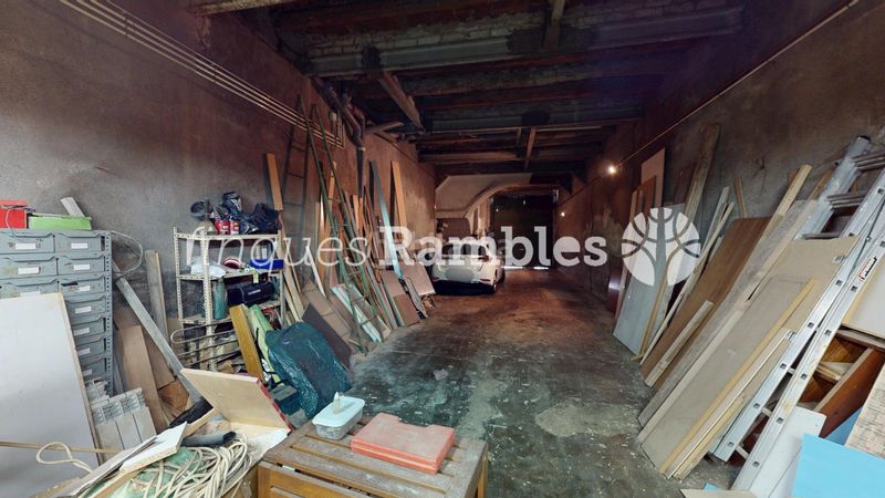 Foto cf07c058-7e82-45dc-90d9-5bab06fc0087. House with parking in Centre Igualada