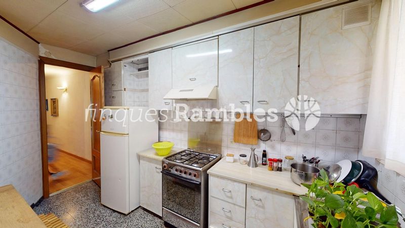Foto eb9946d9-ee7b-461e-9be3-e9da60b2cba9. House with parking in Centre Igualada
