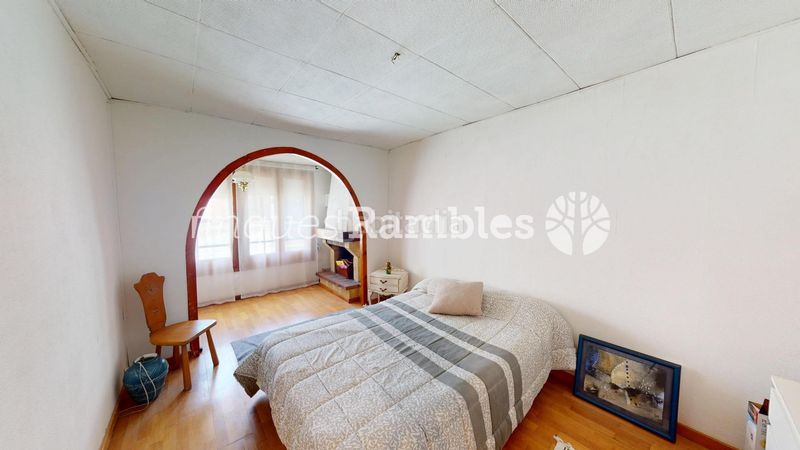 Foto f2b232a1-92be-4e88-8c2b-a155c0d87160. House with parking in Centre Igualada