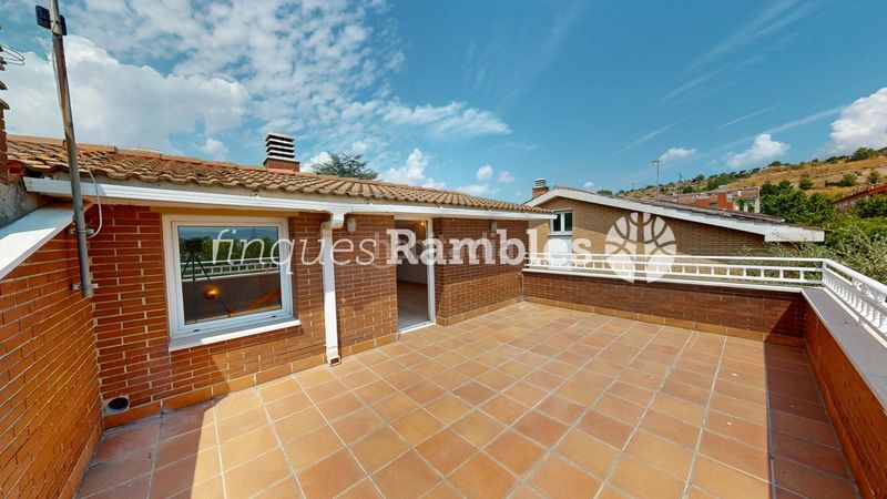 Foto 0c209fb3-a063-41c8-8128-3d6839cc8bbc. Casa adossada amb calefacció aparcament a Les Comes Igualada