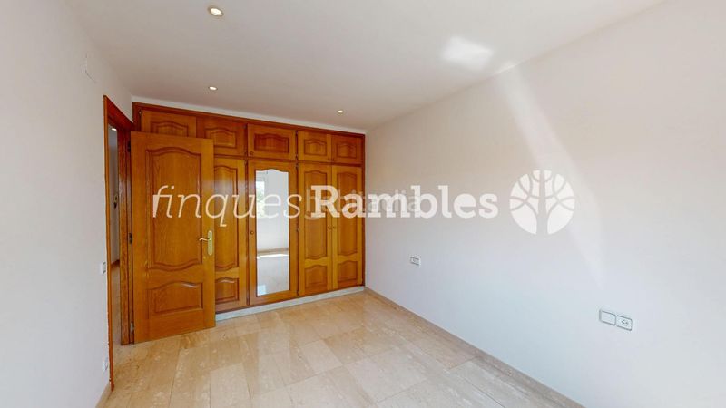 Foto 40584ef0-6677-4f20-9e8f-ea36d2b7e0ab. Casa adossada amb calefacció aparcament a Les Comes Igualada