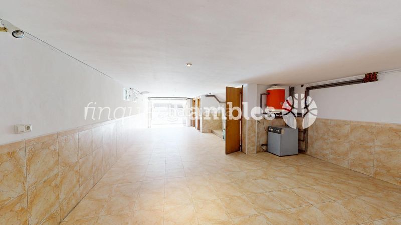 Foto a1dc2561-5f2a-4f5b-8a33-206aac7ca0bb. Casa adossada amb calefacció aparcament a Les Comes Igualada