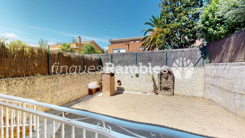 Foto ac1cd38a-7803-42fa-8bf6-ebd06c0d11d1. Casa adossada amb calefacció aparcament a Les Comes Igualada