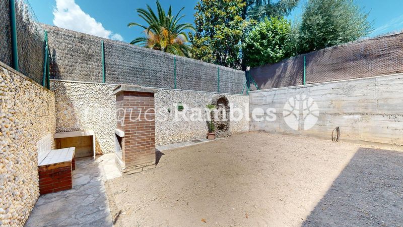Foto c14738f6-55ba-4d6f-b61d-9dcd2fe8b0ea. Casa adossada amb calefacció aparcament a Les Comes Igualada