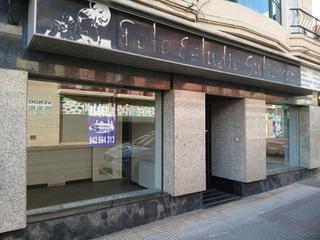 Location Local commercial à Avenida los rosales 51. Local comercial en pleno centro de sarón