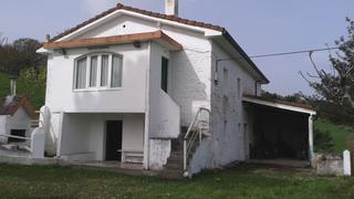House in Santa María de Cayón. Impresionante finca con dos edificaciones y cerca de sarón