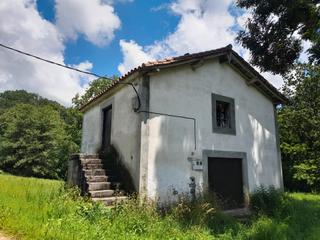 House in Diseminado llerana 68. Cabaña para reformar entre sarón y villacarriedo