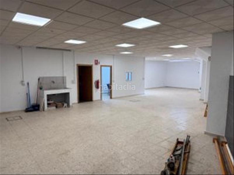 Foto 50e8db9d-507b-474b-a10e-328405d582a9. Local commercial dans calle carlos cano 4 dans Villanueva del Ariscal